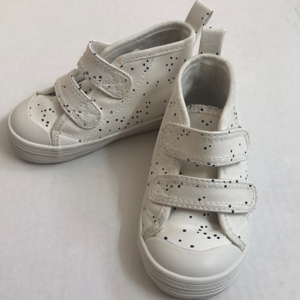 H&M White Dotted Hightop Velcro Sneakers, Size 4-5